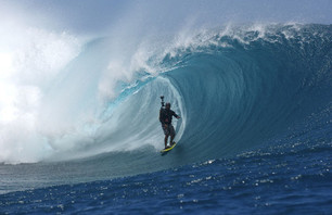 Red Bull Does Teahupoo in 360 Vision