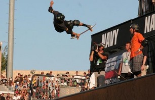 Alex Perelson Air to Fakie X Games 15 Skate Vert Finals