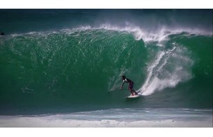 Kai Lenny and Jamie O’Brien SUP at Pipeline