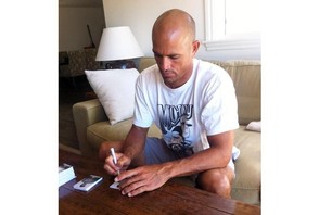 Kelly Slater Has His Own Trading Cards Photo 0001