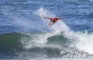 Sebastian Zietz Wins Reef Hawaiian Pro Photo 0007