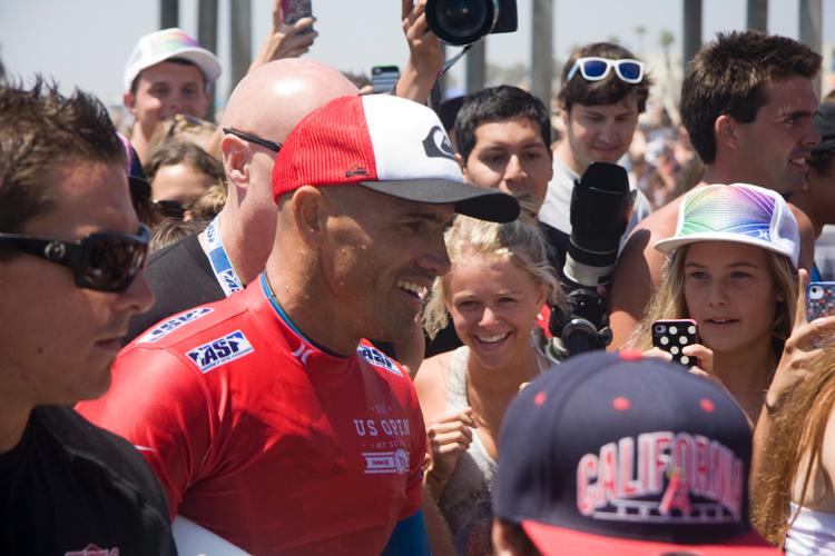 Kelly Slater Advances In Midst of Heavy Upsets at Day One of the Nike US Open of Surfing