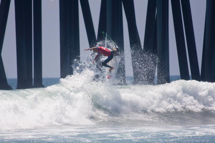 Kelly Slater Advances In Midst of Heavy Upsets at Day One of the Nike US Open of Surfing