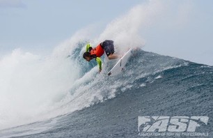 No Major Upsets as Round Two of Billabong Pro Teahupoo Concludes Photo 0008