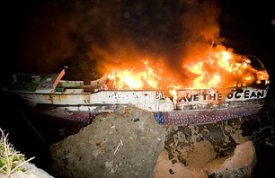 Padang Shipwreck Burns!