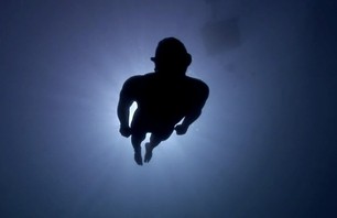 Badass Freediver Holds Lungs / Breaks Records
