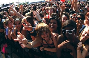 2013 Zumiez Couch Tour Announces Live Music Line Up!
