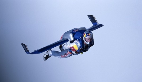 Watch Man Race Plane in Jet Pack and Win