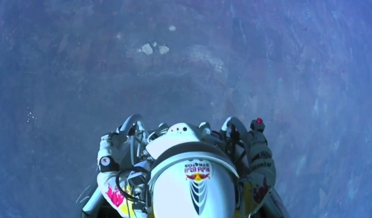 Felix Baumgartner\'s supersonic freefall from 128k\' - Mission Highlights