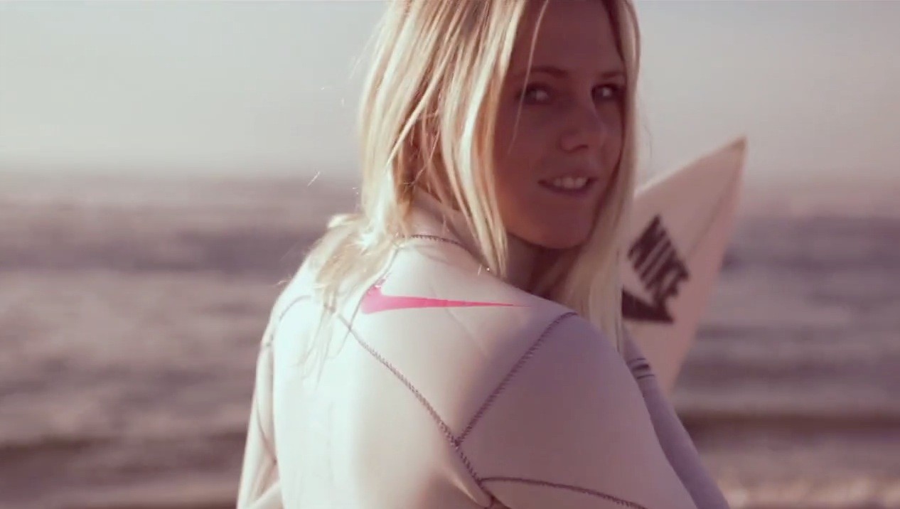 Aussie Surf Starlet Laura Enever Lazy Days in SoCal (video)