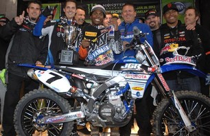 Supercross 2012 - Stewart Gets First Win in Oakland (Gallery)