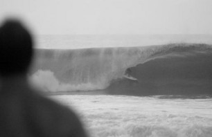 Which of the two guys you think has a better view? Two good seat at Pipeline.