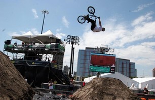 Dew Tour Chicago BMX Open Dirt Prelims Gallery Photo 0001