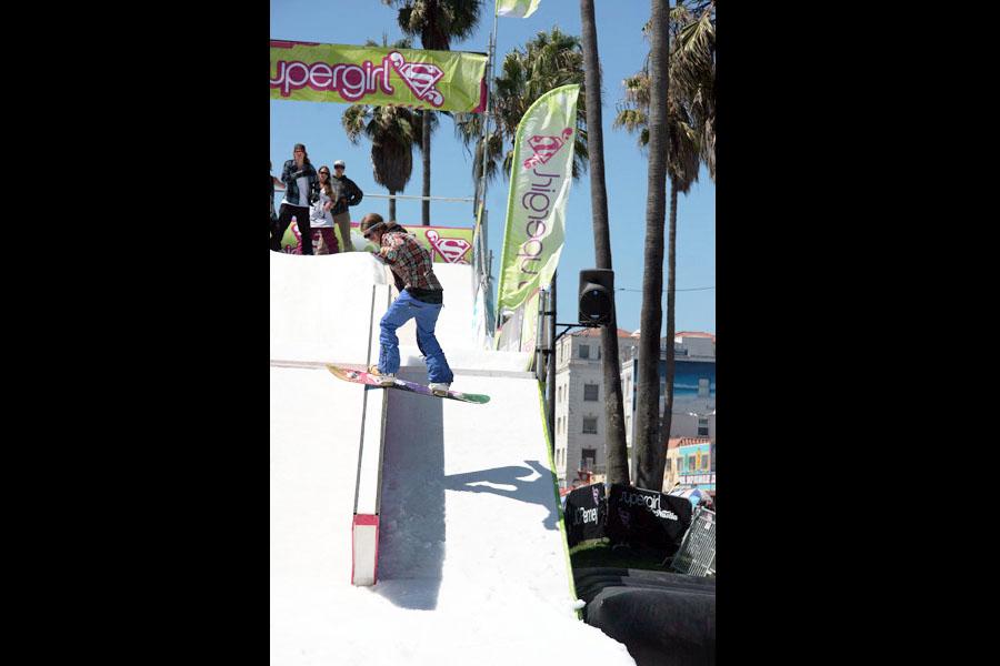 Supergirl Venice - Snowboard Rail Jam