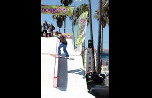 Supergirl Venice - Snowboard Rail Jam Photo 0012