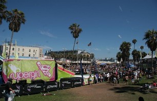 Supergirl Venice - Snowboard Rail Jam Photo 0001