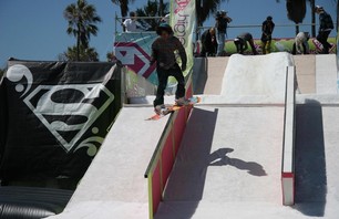 Supergirl Venice - Snowboard Rail Jam Photo 0007