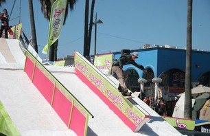 Supergirl Venice - Snowboard Rail Jam Photo 0011