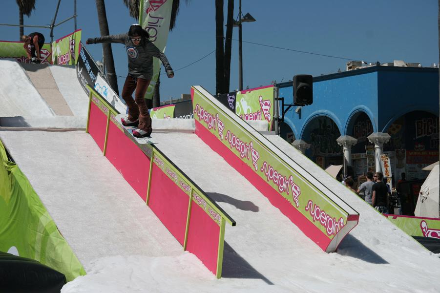Supergirl Venice - Snowboard Rail Jam