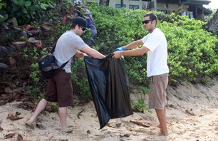 Anastasia Ashley\'s North Shore Beach Clean-Up