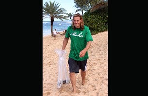 Anastasia Ashley\'s North Shore Beach Clean-Up