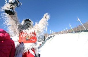 Dew Tour Killington Men\'s Snowboard Pipe Finals Gallery