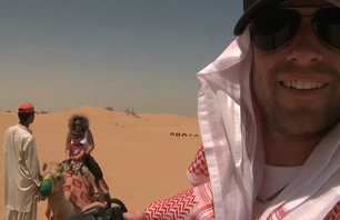 Dubai [vid 5]: Sandboarding!