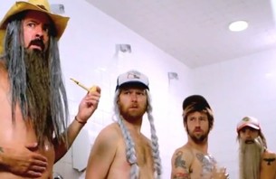 Foo Fighters: 2011 Fall Tour Promo & Dave Grohl\'s A**