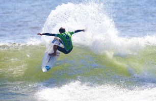 Nick Rosza from Team Reef slashes