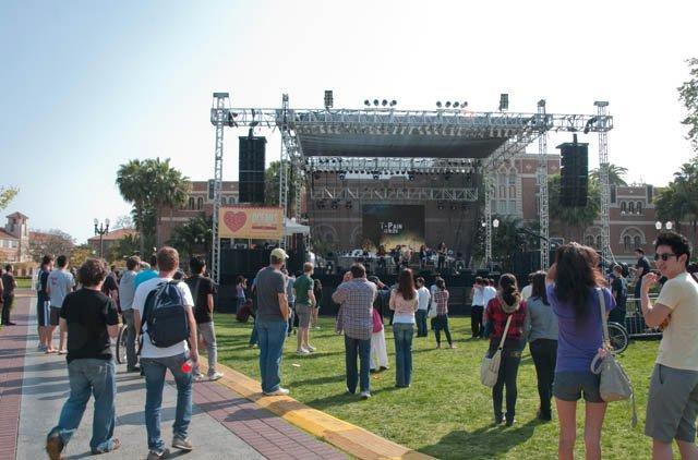 Clipse & T-Pain Rock USC