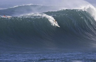 Greg Long Wave at Eddie Aikau 1