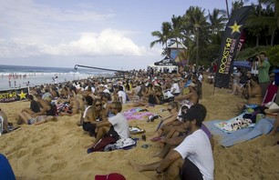 Pipe Masters Beach Crowd