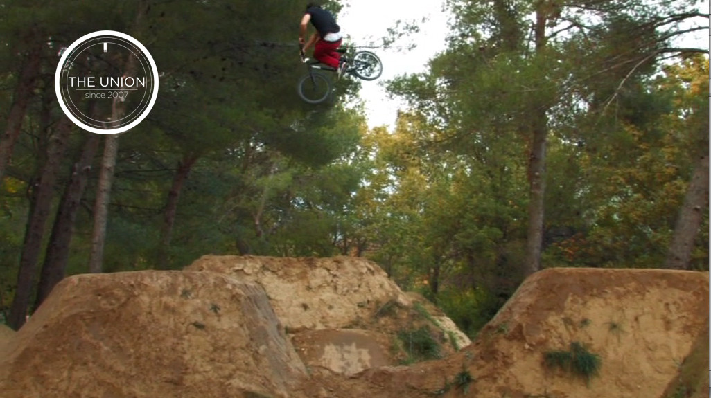 Welcome To Deluxe - Max Bimar at Peynier and Credits