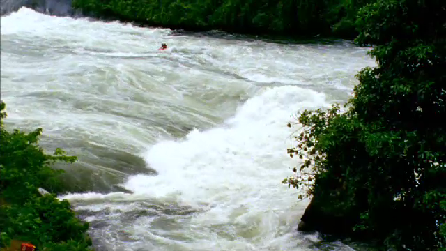 Paddling the Zambize Class 6 Waves