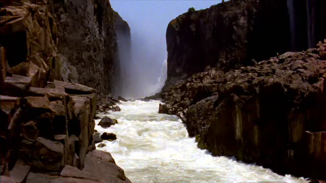 Paddling the Zambize Minus Rapids