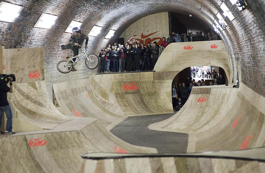 NIKE 6.0 TUNNEL JAM BY RICKY ADAM