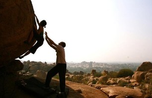 Hampi: Southern India\'s Bouldering Mecca