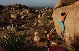 Hampi: Southern India\'s Bouldering Mecca