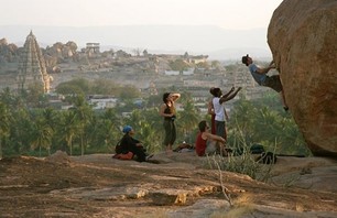 Hampi: Southern India\'s Bouldering Mecca
