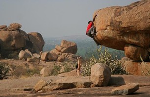 Hampi: Southern India\'s Bouldering Mecca