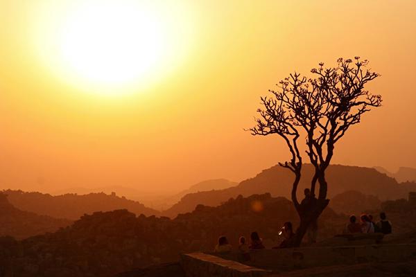 Hampi: Southern India\'s Bouldering Mecca