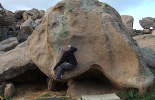 Bouldering in Tinos, Greece