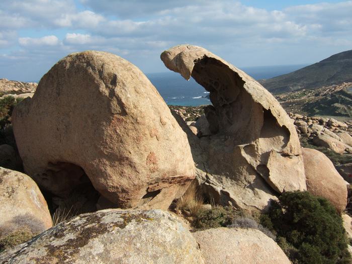 Bouldering in Tinos, Greece