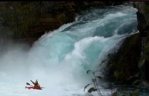 New Zealand Kayaker Braves Dangerous Huka Falls