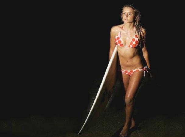 15 Sizzling Surfer Babes