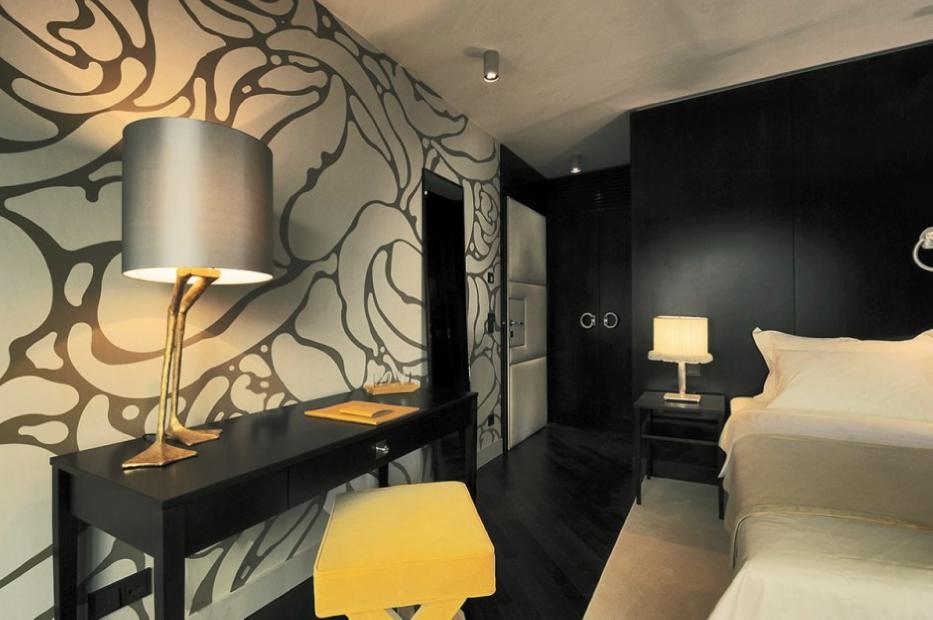 Enter Hotel Topazz