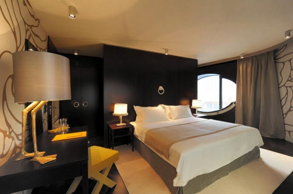 Enter Hotel Topazz
