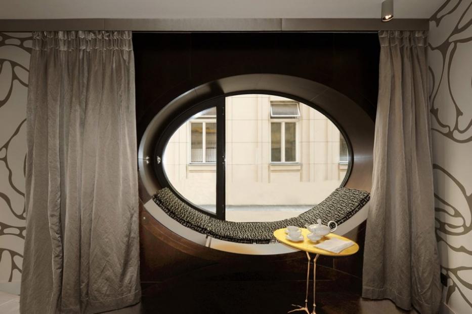 Enter Hotel Topazz
