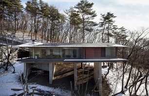 Modern Home in Japan Neighboring the Asama Volcano